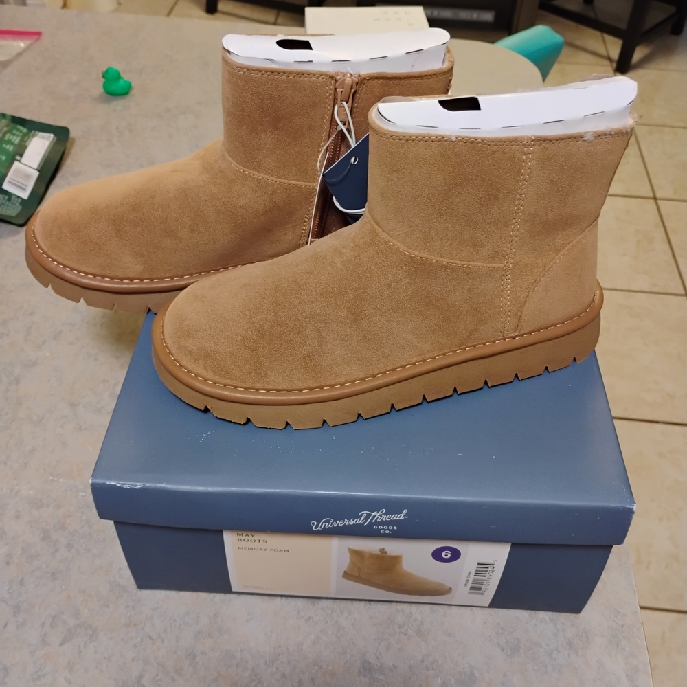 ⭐4 / $15 Universal Thread Camel Suede Boots